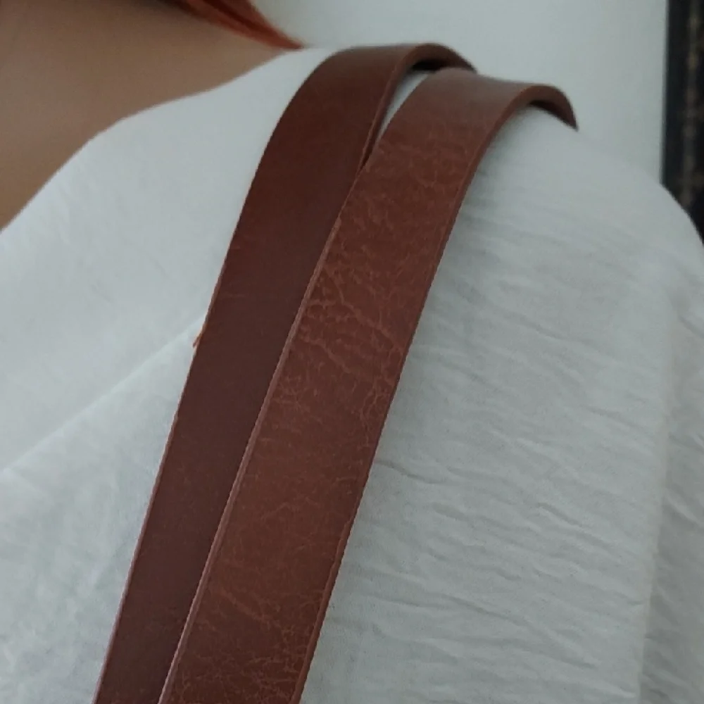 Stylish Tan Woven Handbag - Picture 4 of 9